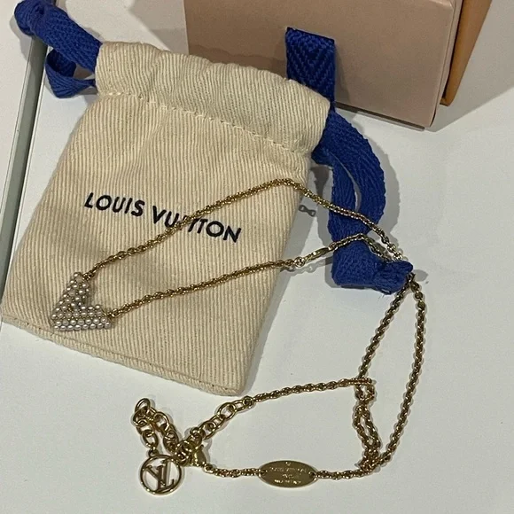Pearl Louis Vuitton necklace